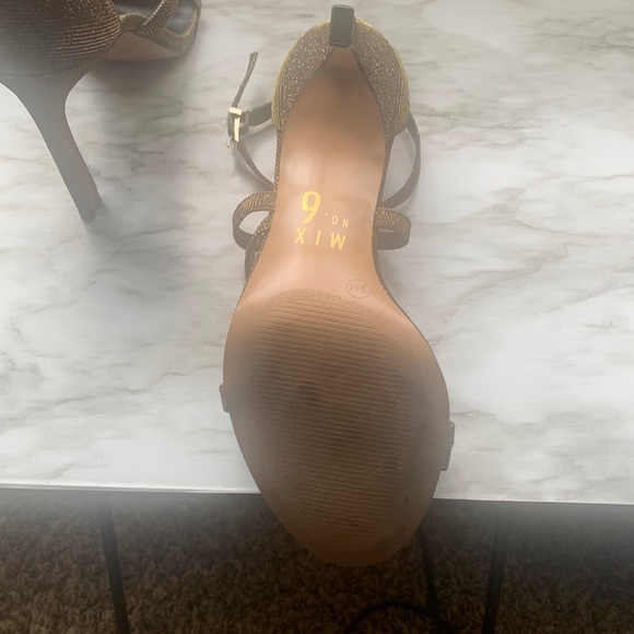 Gold heel, size 9, like new condition, - Picture 5 of 6